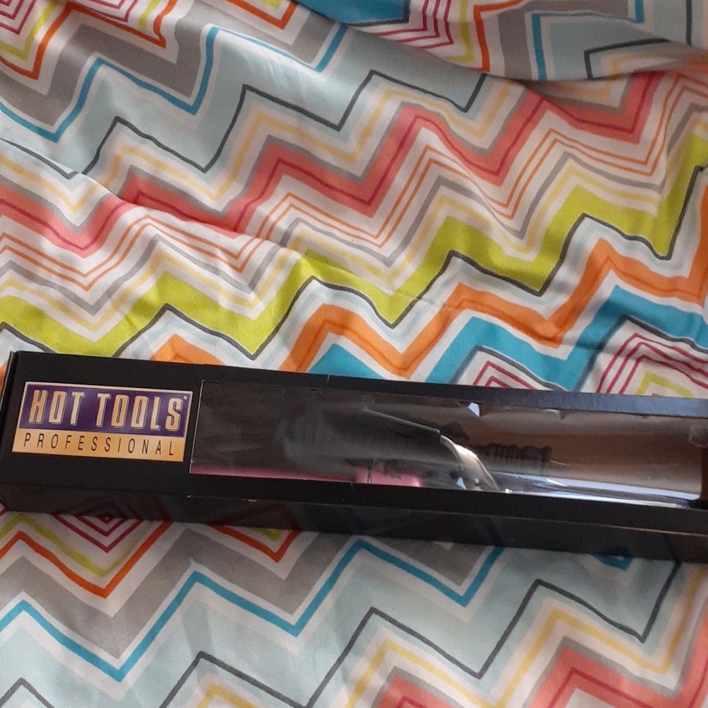 🌻 *ONLY ONE LEFT * Purple Hot Tools Curling iron